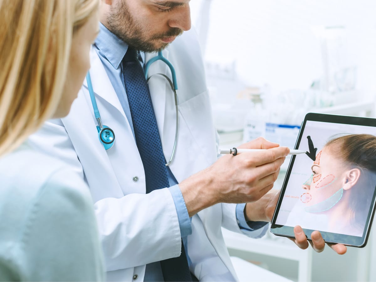 Dr. Bustillo's computer imaging for revision rhinoplasty offers 3D images to help patients visualize potential results before undergoing surgery.