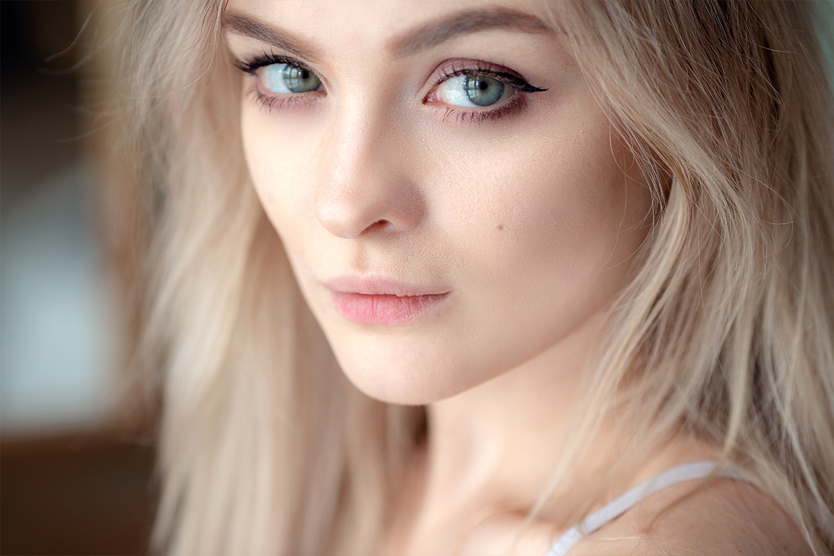 Visual comparison between laser and traditional blepharoplasty methods
